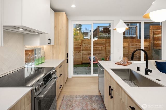 808 34th Avenue, Seattle, WA 98122