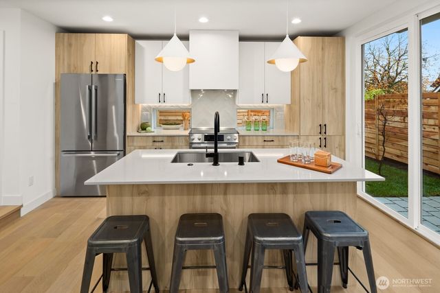 808 34th Avenue, Seattle, WA 98122