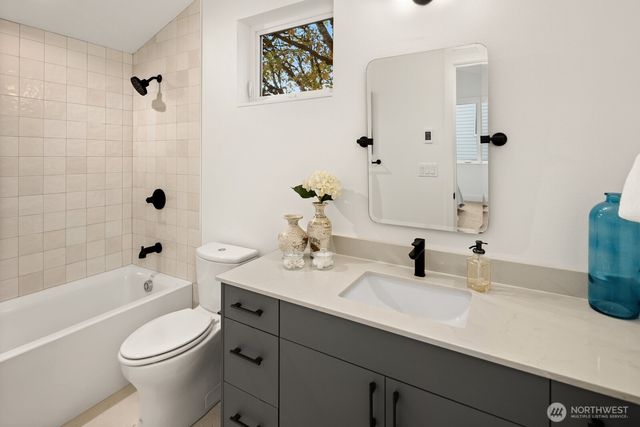 808 34th Avenue, Seattle, WA 98122