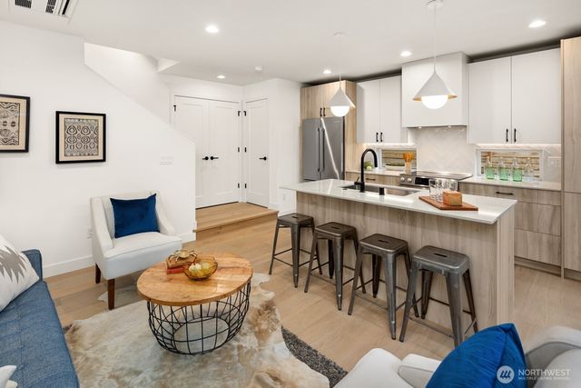 808 34th Avenue, Seattle, WA 98122