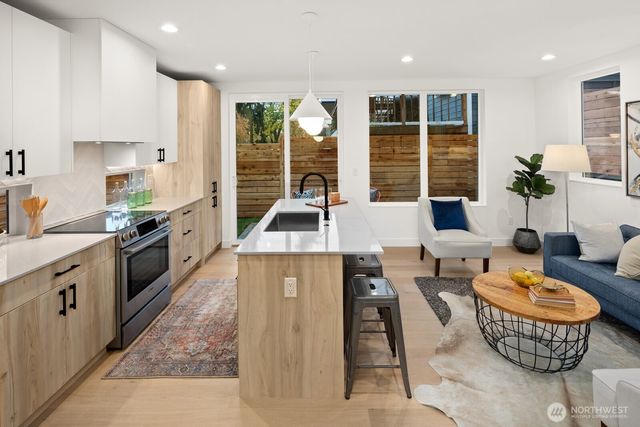 808 34th Avenue, Seattle, WA 98122