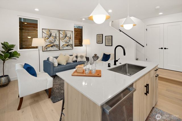 808 34th Avenue, Seattle, WA 98122