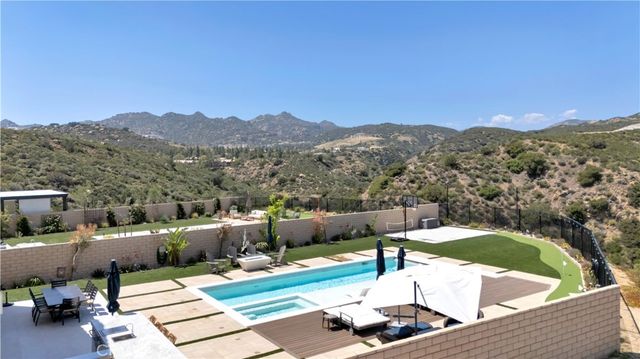 21611 Canyon Cove, Chatsworth, CA 91311