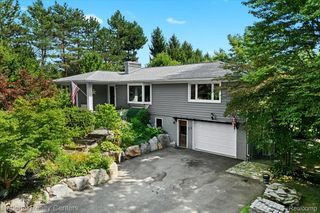 1785 Middle Road, Highland Charter Township, MI 48357