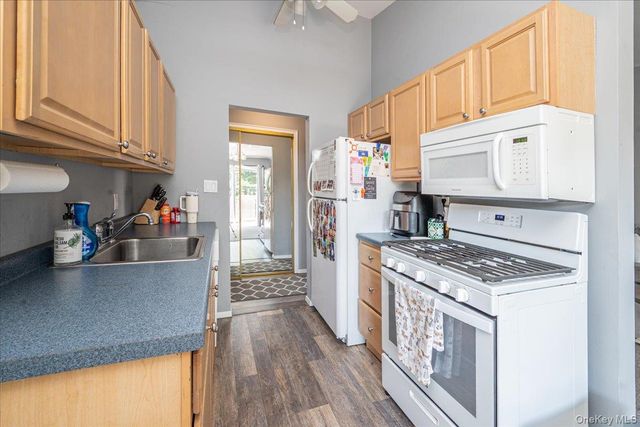 365 Route 111 A12, Smithtown, NY 11787