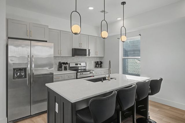 1241 N Avondale Cir Apt 121, Nashville, TN 37207