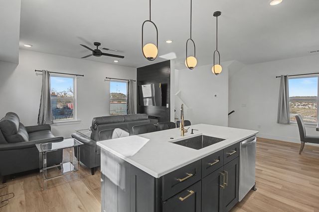1241 N Avondale Cir Apt 121, Nashville, TN 37207