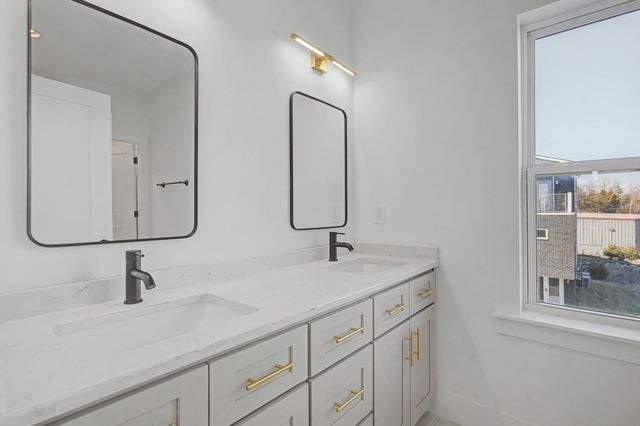 1241 N Avondale Cir Apt 121, Nashville, TN 37207