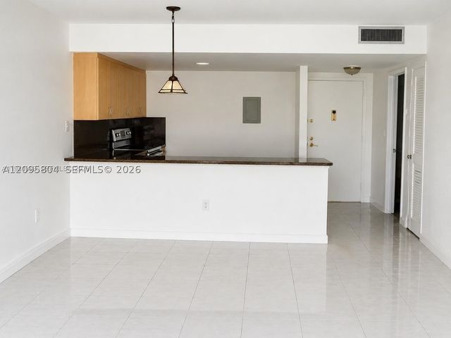 16740 NE 9th Ave 608, North Miami Beach, FL 33162