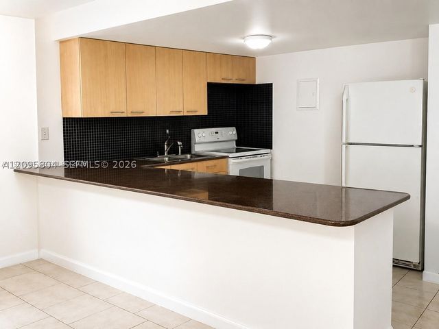 16740 NE 9th Ave 608, North Miami Beach, FL 33162