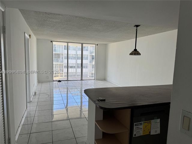 16740 NE 9th Ave 608, North Miami Beach, FL 33162