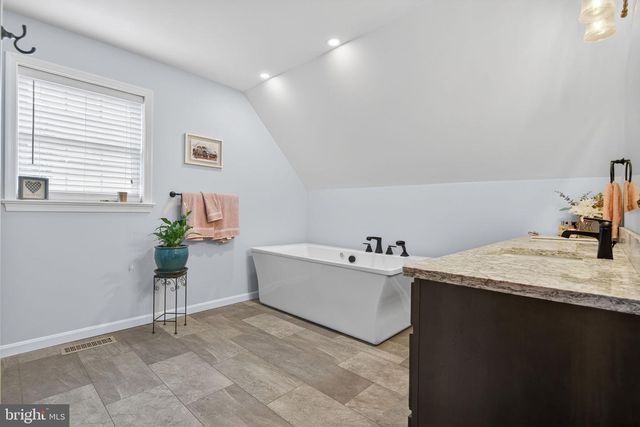 7 MARQUIS CT, Lititz, PA 17543