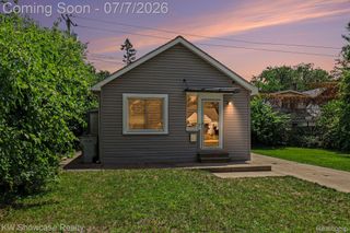 435 W Sonoma Avenue, Hazel Park, MI 48030
