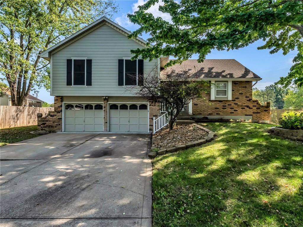 221 SE Colony Drive, Lee's Summit, MO 64063