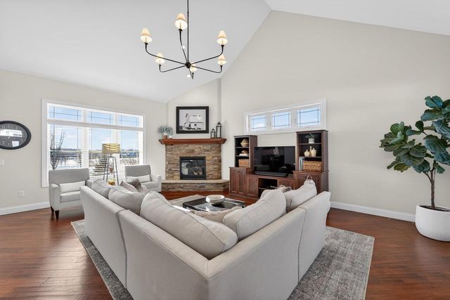 2014 Cardinal Way, Waunakee, WI 53597