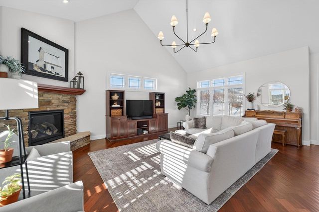 2014 Cardinal Way, Waunakee, WI 53597