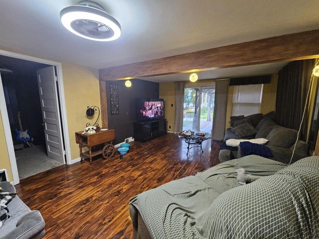25401 W Loomis ROAD, Waterford, WI 53185