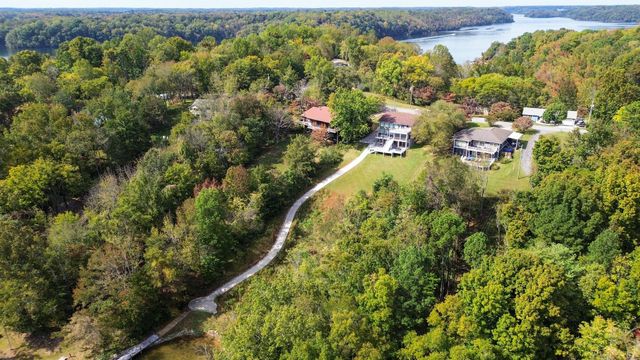 1601 Damron Rd, Estill Springs, TN 37330