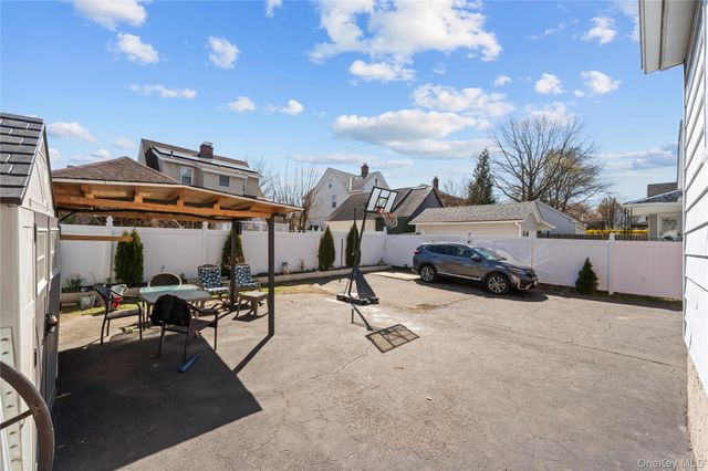 122 Buckingham Road, Yonkers, NY 10701