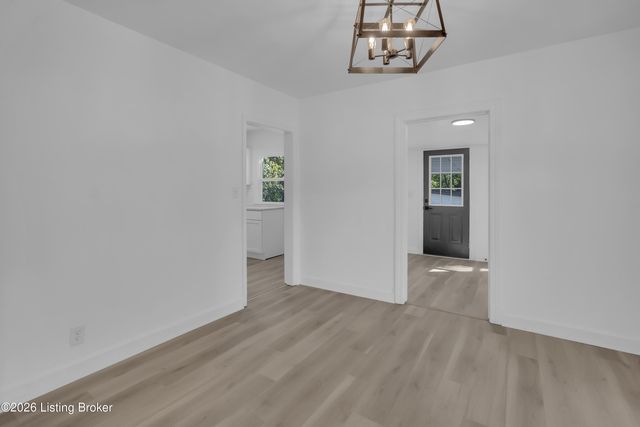 1813 Rockford Ln, Louisville, KY 40216