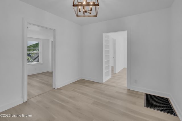 1813 Rockford Ln, Louisville, KY 40216
