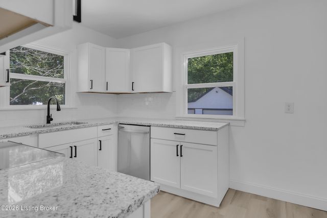 1813 Rockford Ln, Louisville, KY 40216