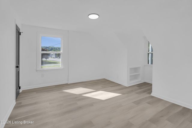1813 Rockford Ln, Louisville, KY 40216