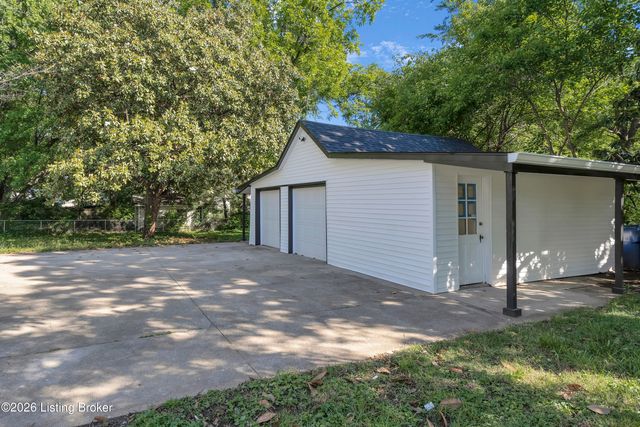 1813 Rockford Ln, Louisville, KY 40216
