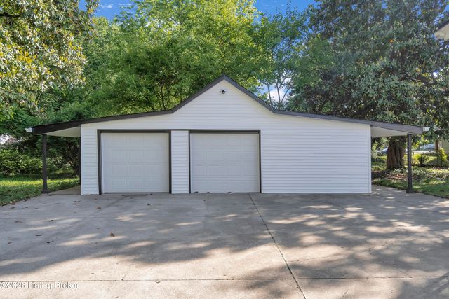 1813 Rockford Ln, Louisville, KY 40216