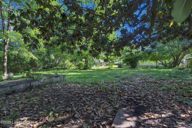 1813 Rockford Ln, Louisville, KY 40216