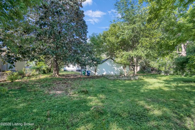 1813 Rockford Ln, Louisville, KY 40216
