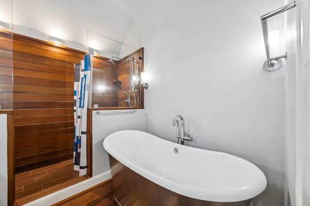 220 E 8th Street, Houston, TX 77007