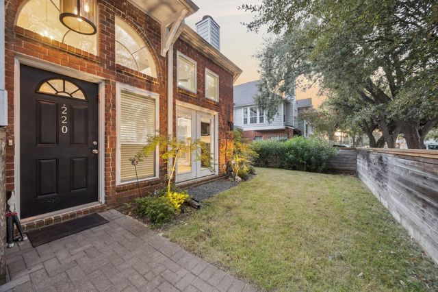 220 E 8th Street, Houston, TX 77007