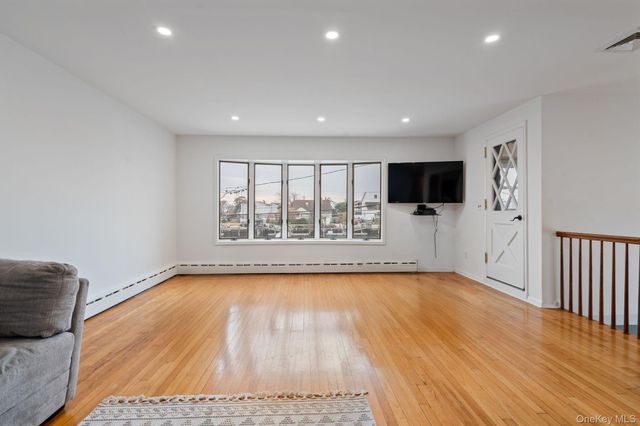 179 California Place N, Island Park, NY 11558