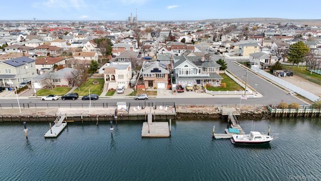 179 California Place N, Island Park, NY 11558