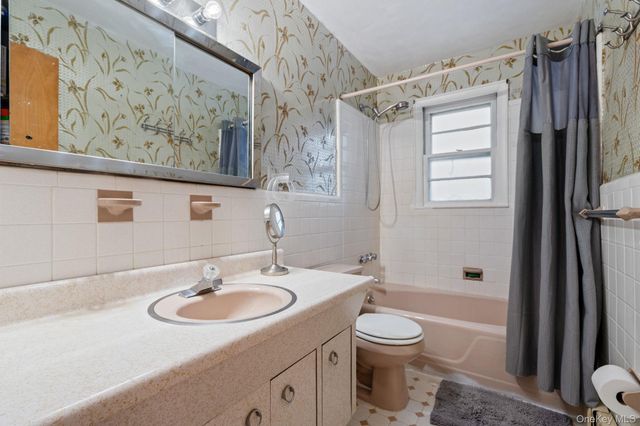 179 California Place N, Island Park, NY 11558