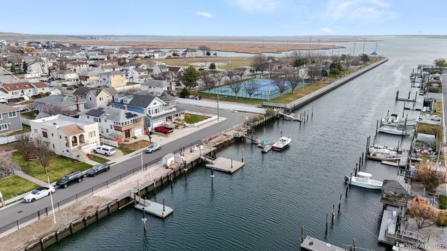 179 California Place N, Island Park, NY 11558