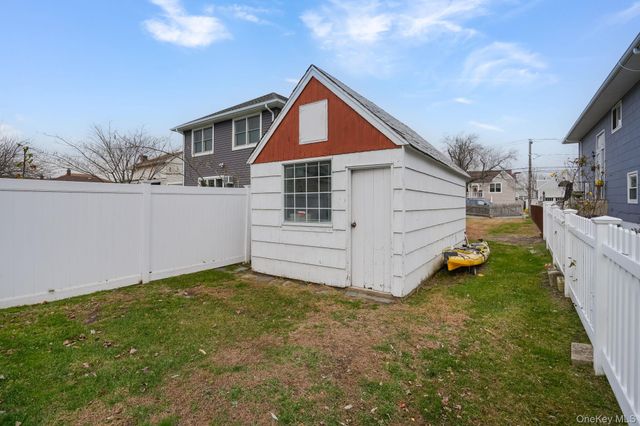 179 California Place N, Island Park, NY 11558