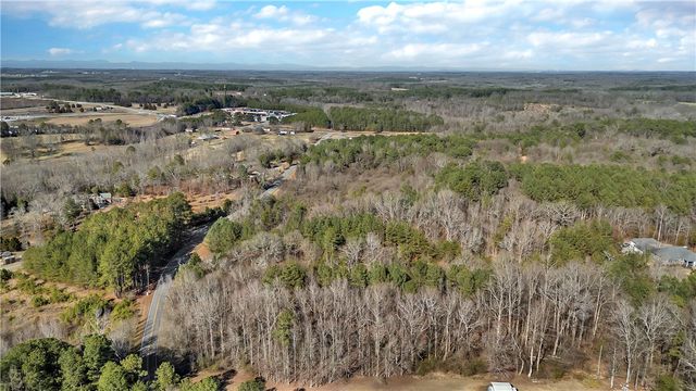 1102 Bay Drive, Fair Play, SC 29643
