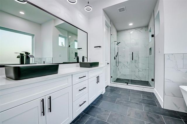 1913 Hoskins Drive J, Houston, TX 77080
