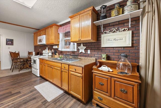 125 Crest Cir Circle, Etoile, TX 75944