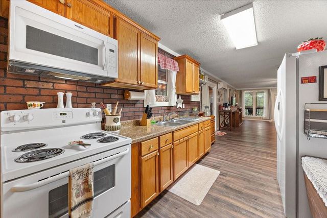 125 Crest Cir Circle, Etoile, TX 75944