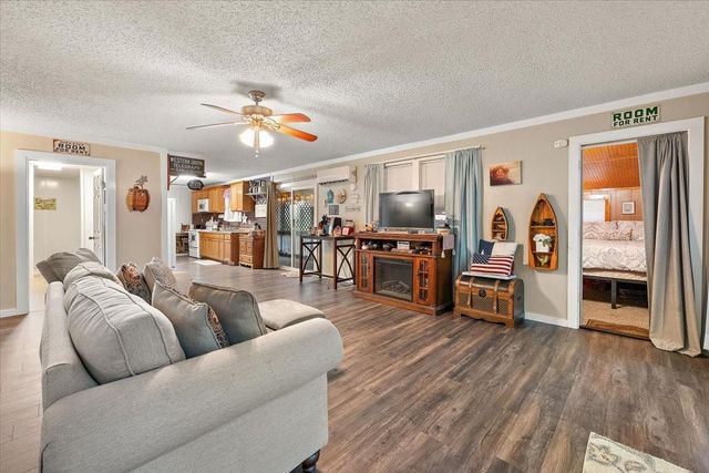 125 Crest Cir Circle, Etoile, TX 75944