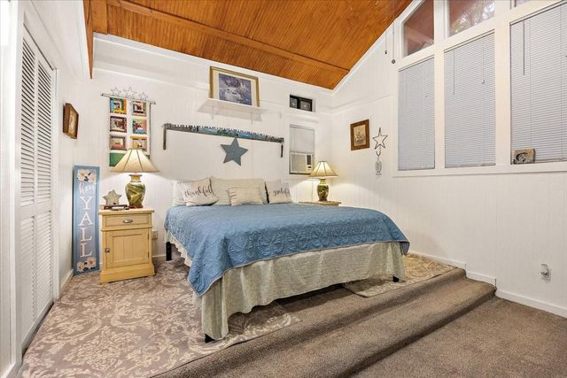 125 Crest Cir Circle, Etoile, TX 75944