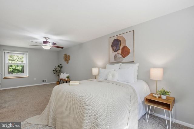 8827 LAFAYETTE DR, Owings, MD 20736