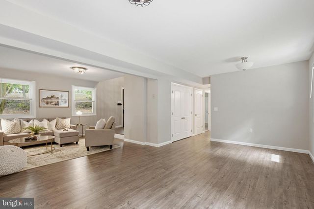 8827 LAFAYETTE DR, Owings, MD 20736
