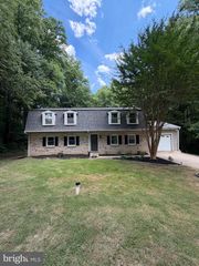 8827 LAFAYETTE DR, Owings, MD 20736