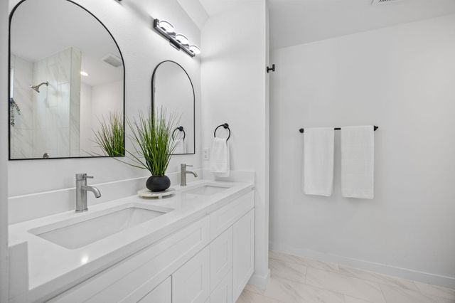 404 E Pecan ST, Taylor, TX 76574