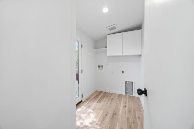 404 E Pecan ST, Taylor, TX 76574