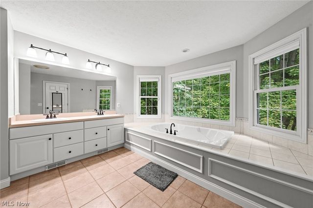 18131 Greatwood Lane, Chagrin Falls, OH 44023